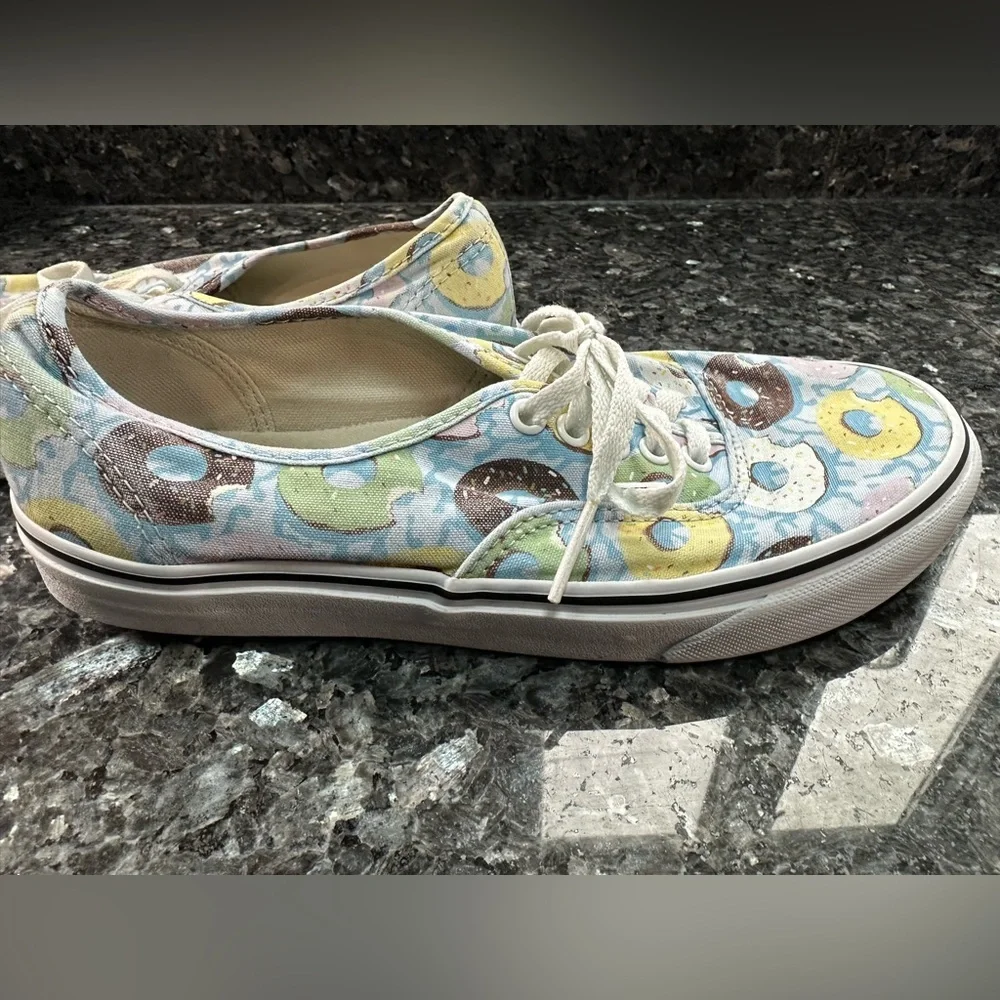 VANS RARE Authentic Donuts Munchies Sprinkles Shoes Size 7.5 Men's 9 Women's